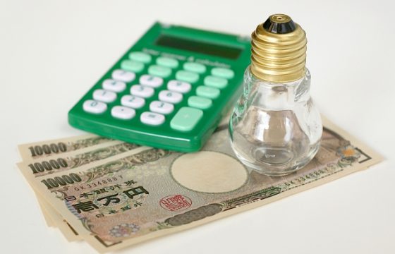 見落としがちなコストの話　物流センターの電球交換