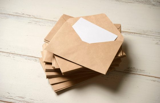 デジタル時代の今こそ紙DMを活用しましょう