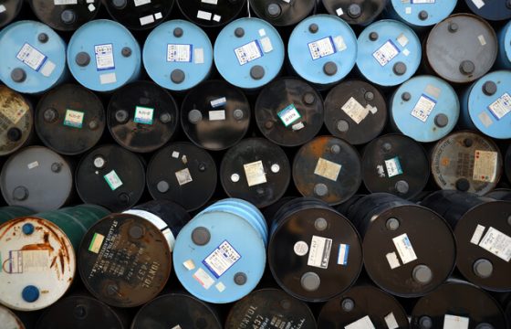 物流管理者なら知っておきたい危険物の取扱いに必要な資格