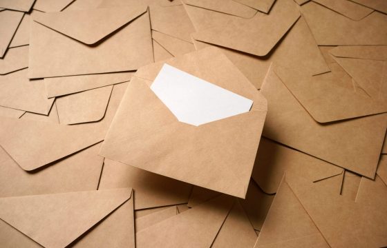 あえて紙媒体で！紙DMを効果的に活用しましょう