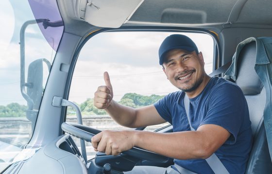 外国人ドライバー採用の是非?運送業の未来を拓く現実的な選択肢