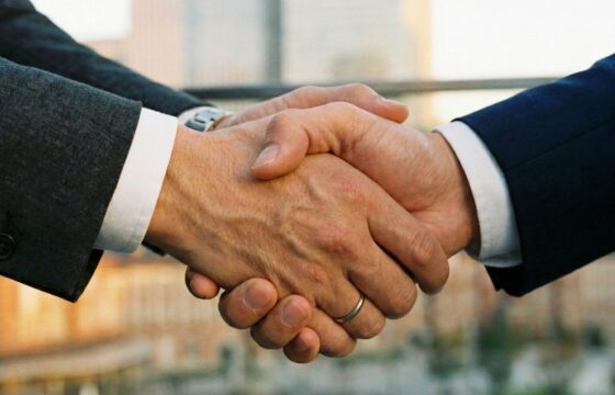 価格競争から共創へ。ロボット導入時代に見直すべき「委託先の選定基準」